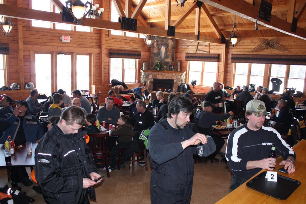 Lake Parlin Lodge & Cabins West Forks エクステリア 写真