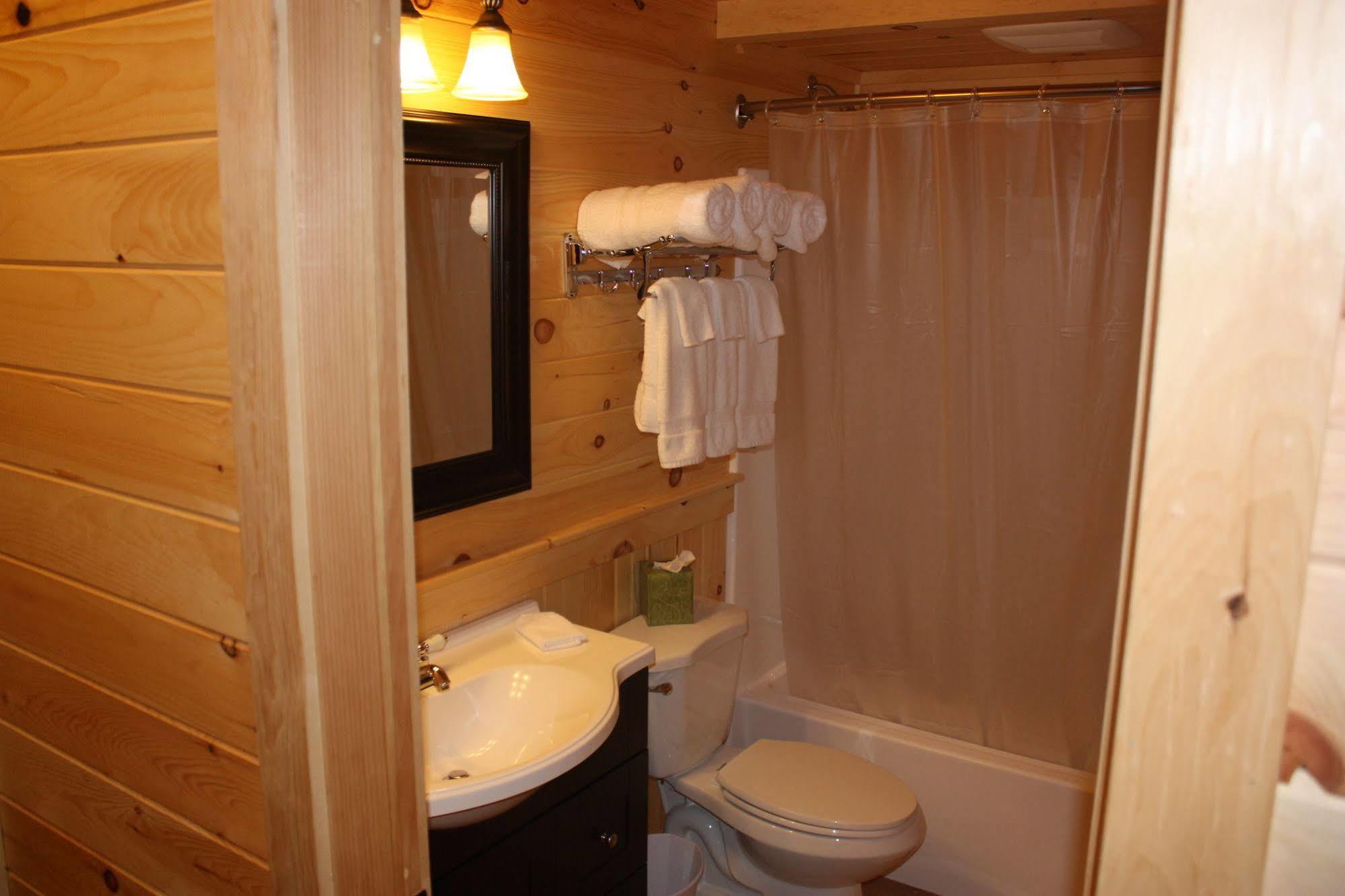 Lake Parlin Lodge & Cabins West Forks エクステリア 写真