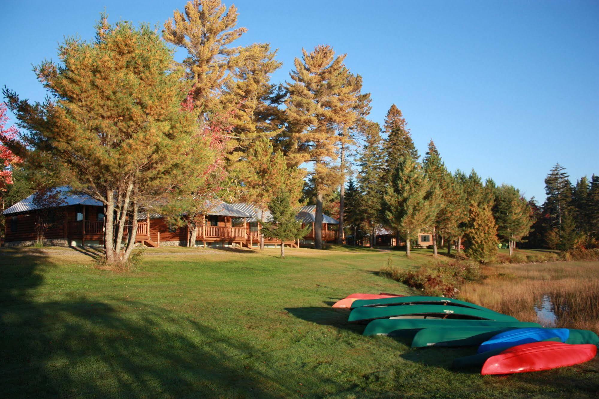 Lake Parlin Lodge & Cabins West Forks エクステリア 写真