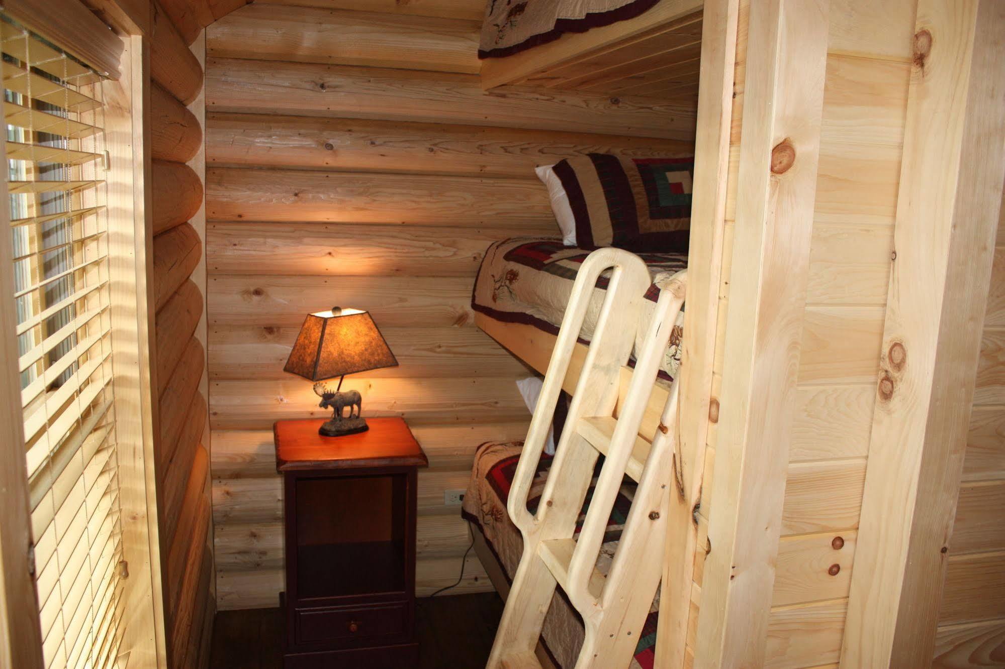 Lake Parlin Lodge & Cabins West Forks エクステリア 写真