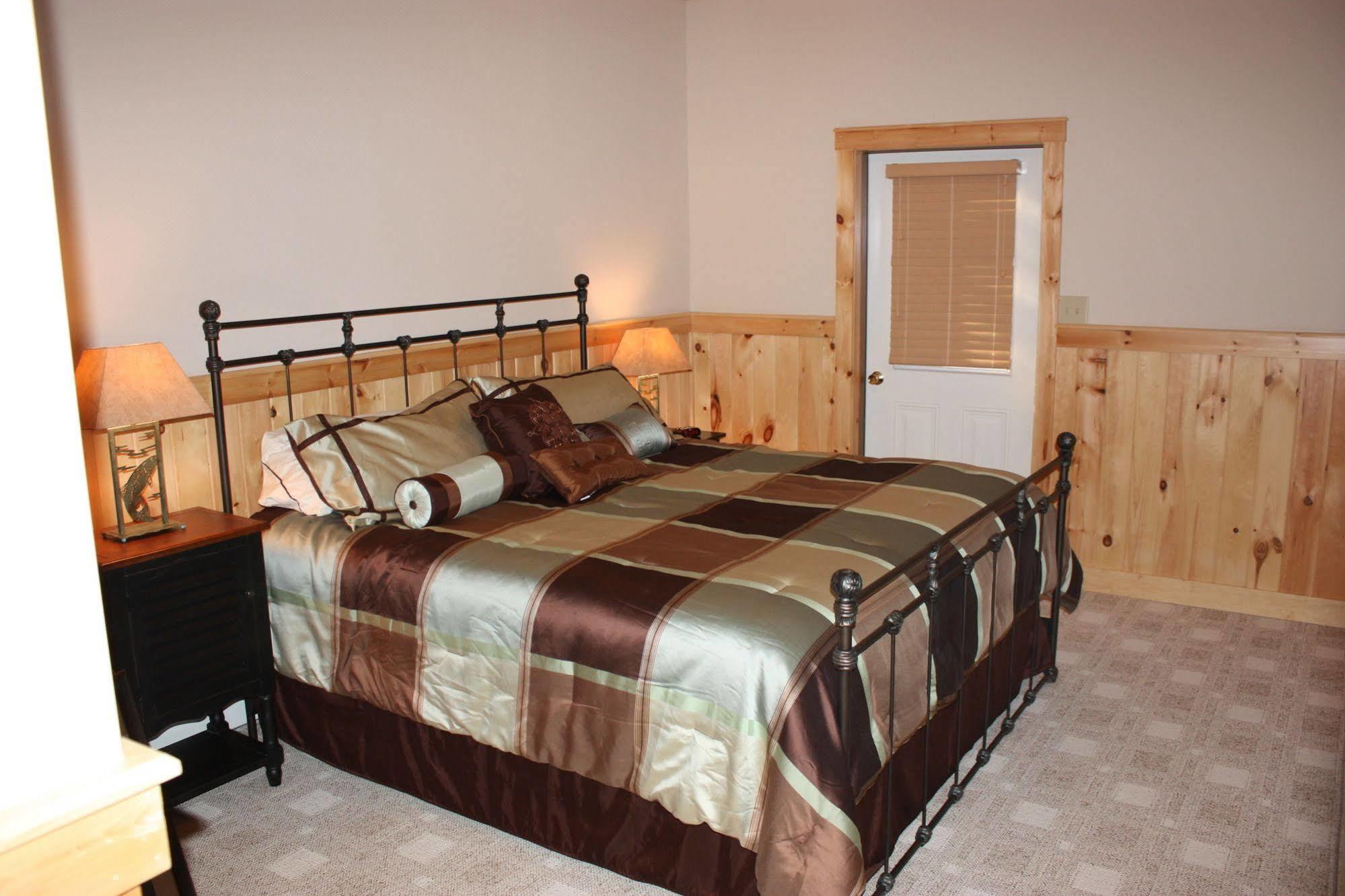 Lake Parlin Lodge & Cabins West Forks エクステリア 写真