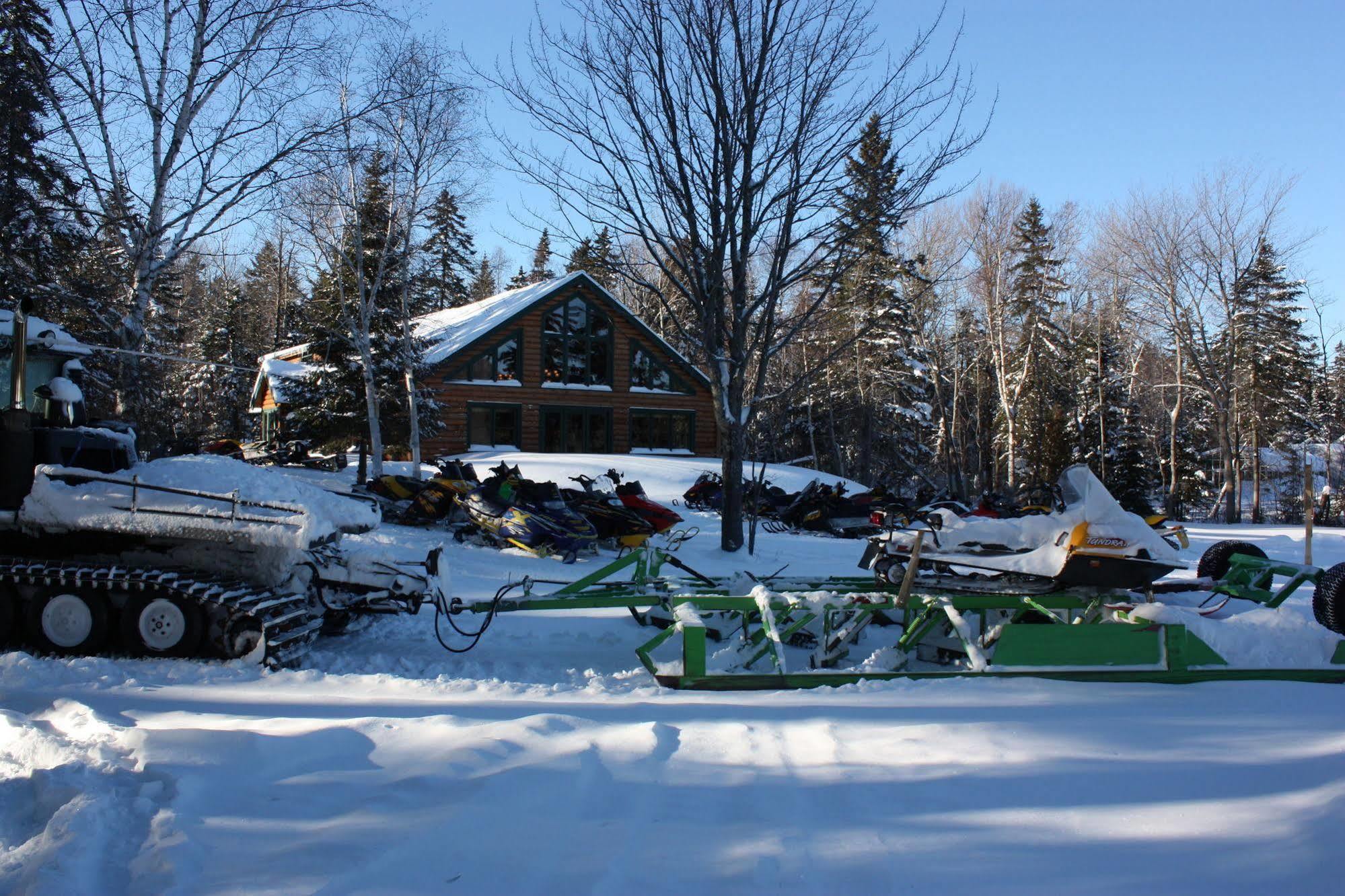 Lake Parlin Lodge & Cabins West Forks エクステリア 写真
